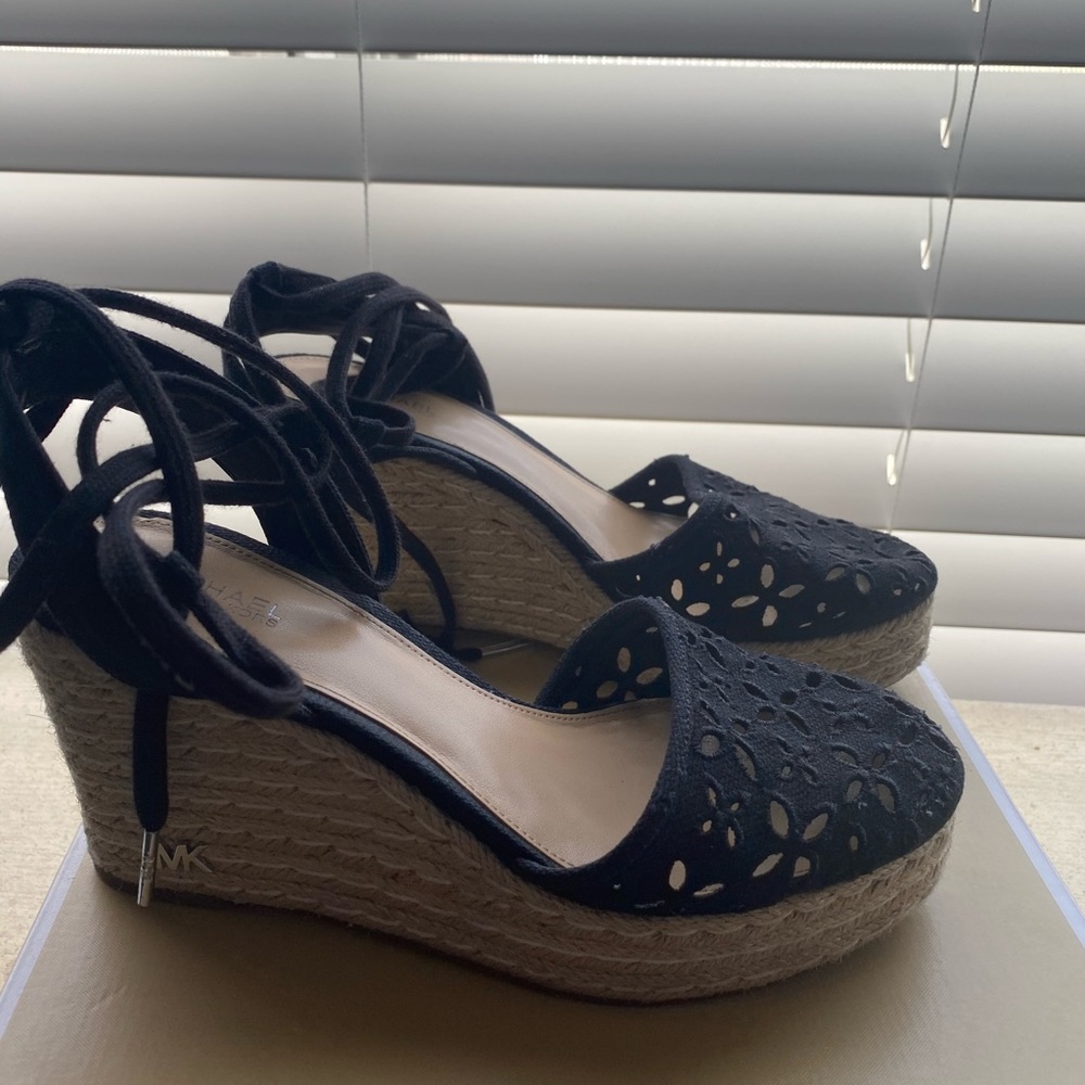 Michael Kors DARCI Wedged Sandal - Picture 7 of 7